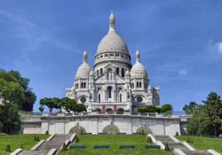 holy places to visit in paris